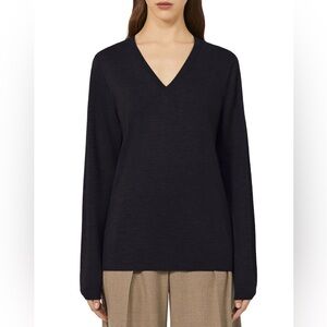 MaxMara V Neck Wool/Cashmere Black Woman’s Sweater. Size Medium.